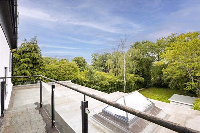 3 Bedroom Apartment To Rent In Nether Street, West Finchley, London, N12