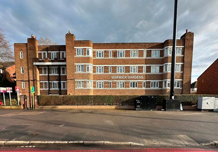 2 Bedroom Flat For Sale In Warwick Gardens, London Road, Thornton Heath, Surrey, CR7