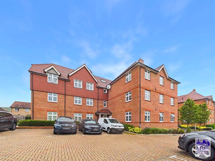 2 Bedroom Flat For Sale In Germander Avenue, Halling, ME2