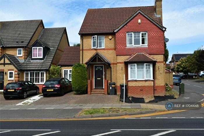 4 Bedroom Detached House To Rent In Riddy Lane, Luton, LU3