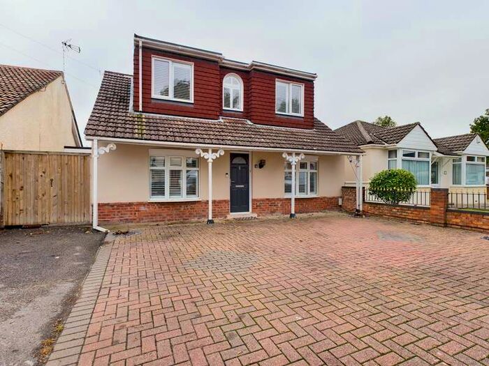Houses for sale & to rent in PO6 1HJ, Solent Road, Drayton And