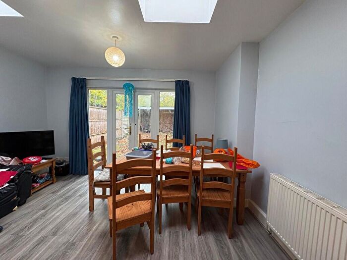 6 Bedroom Semi-Detached House To Rent In Milton Road, Southampton, SO15