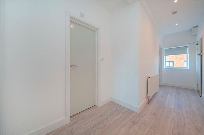 2 Bedroom Flat To Rent In High Street, Yiewsley, West Drayton, UB7