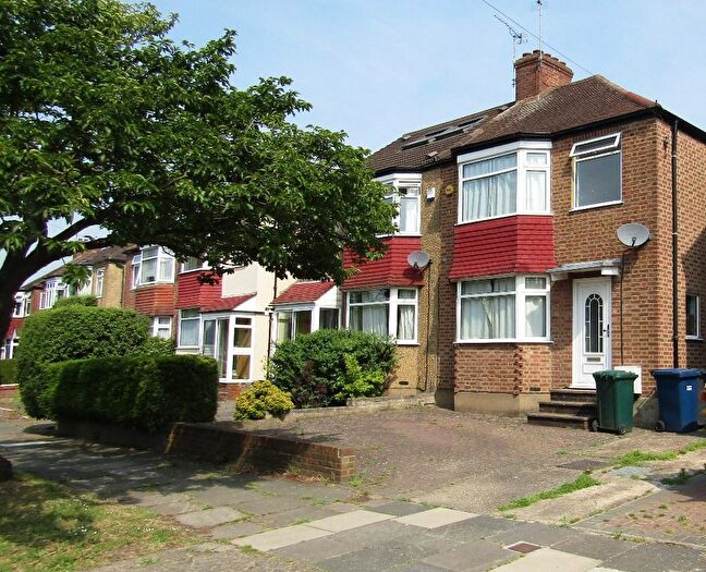 3 Bedroom Semi-Detached House To Rent In Western Way, Barnet, Hertfordshire, EN5