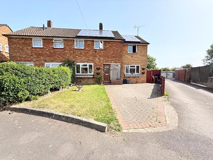 5 Bedroom Semi-Detached House For Sale In Dewsbury Road, Luton, LU3