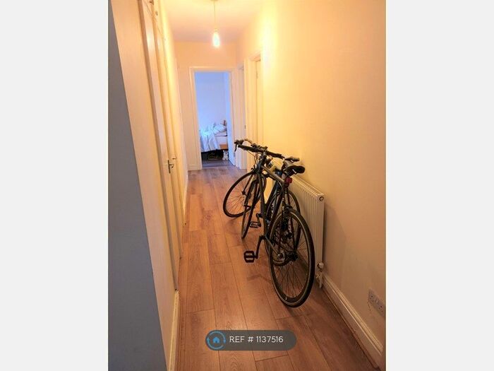 3 Bedroom Flat To Rent In Haggerston, London E8