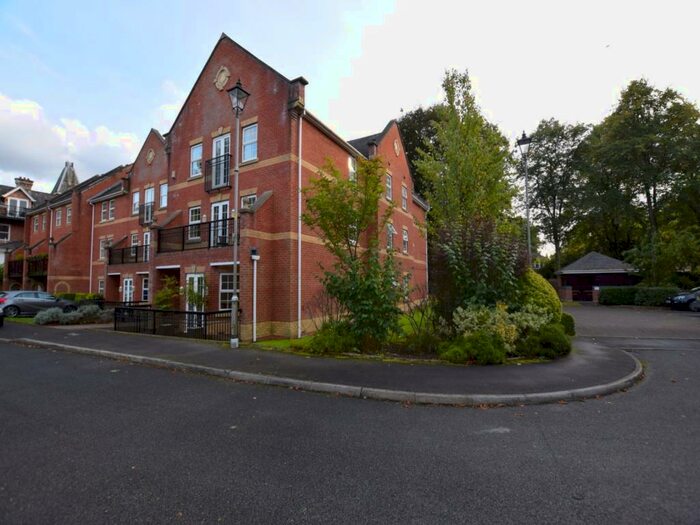 2 Bedroom Apartment To Rent In Holly Royde Close, Didsbury, M20