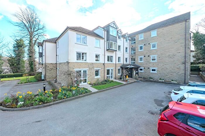 2 Bedroom Apartment For Sale In Nicholson Court, Fitzroy Drive, Roundhay, Leeds, LS8