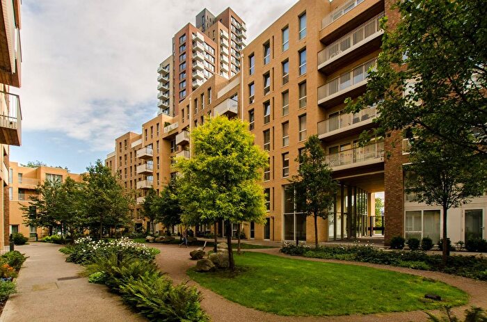 3 Bedroom Flat To Rent In Oxley Square, Tower Hamlets, London, E3