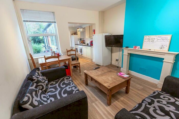 3 Bedroom End Of Terrace House To Rent In Norfolk St - Student Property /, LN1