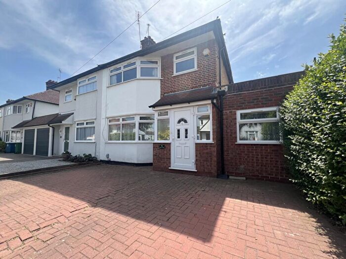 4 Bedroom Semi Detached House To Rent In Pinner, Middlesex, HA5