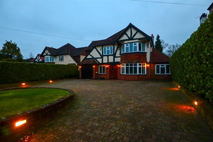 4 Bedroom Detached House To Rent In Coulsdon Road, Coulsdon, CR5
