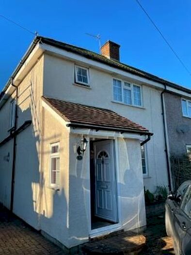 3 Bedroom Semi-Detached House To Rent In Parsonage Lane, Welham Green AL9