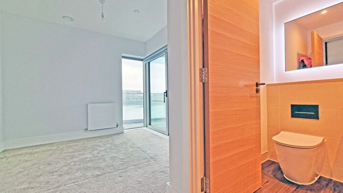 2 Bedroom Flat For Sale In Flagstaff Road, Reading, RG2