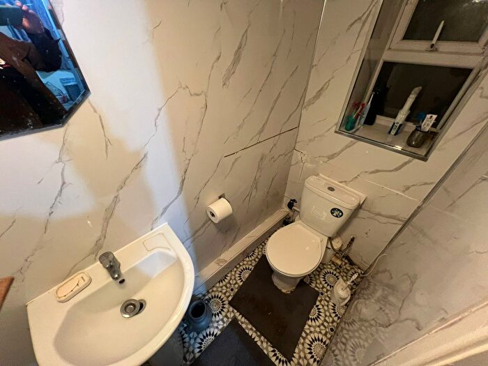 2 Bedroom Flat To Rent In Acacia Road, London, E17