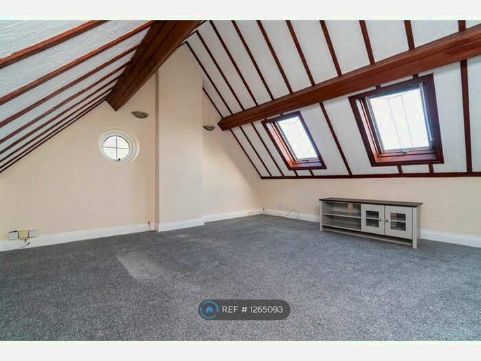 1 Bedroom Flat To Rent In Woodlands Road, Redhill, RH1