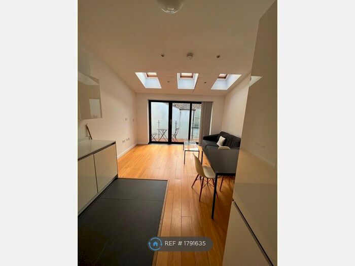 1 Bedroom Flat To Rent In Lionswood, London, N1