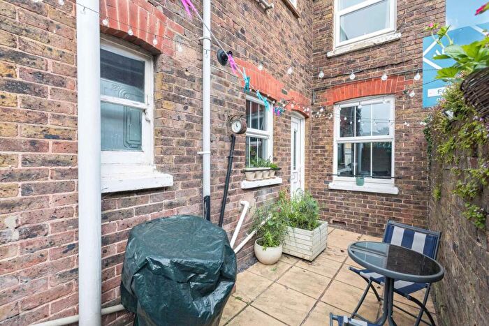 1 Bedroom Flat To Rent In Crawley Road, Horsham, RH12