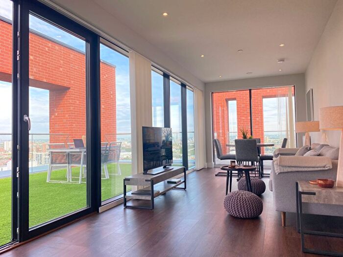 3 Bedroom Flat For Sale In Silvocea Way, London, E14