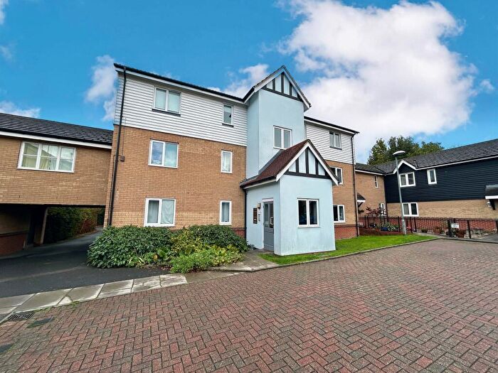 2 Bedroom Flat For Sale In Horn Book, Saffron Walden, CB11