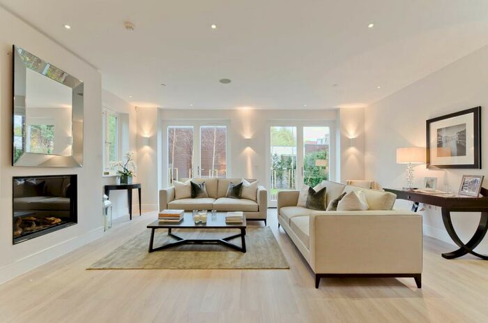 4 Bedroom Semi-Detached House To Rent In Pembroke Gardens, London, SW14