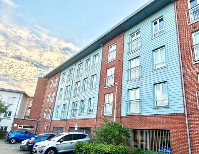 2 Bedroom Flat For Sale In Avenel Way, Poole, BH15