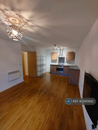 2 Bedroom Flat To Rent In The Quadrant, Salford, M7