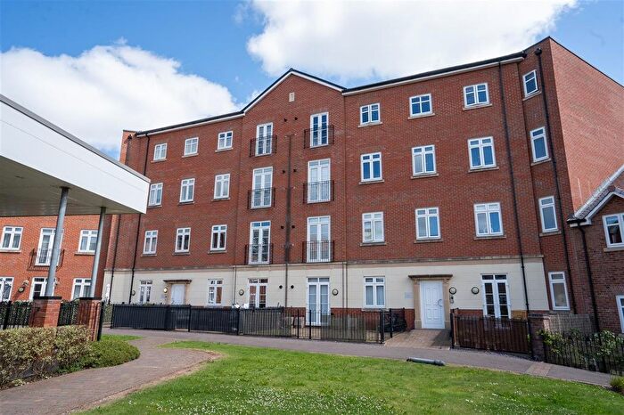 2 Bedroom Flat To Rent In Abbotsbury Court, Rumbush Lane, Solihull, B90