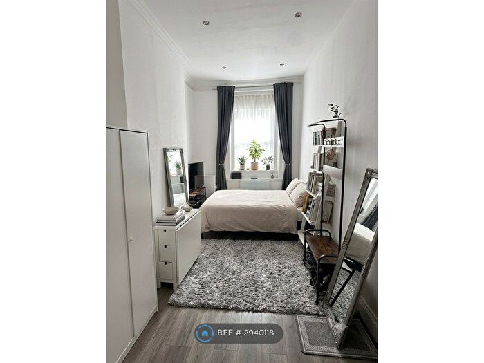 Studio To Rent In Kilburn High Road, London, NW6