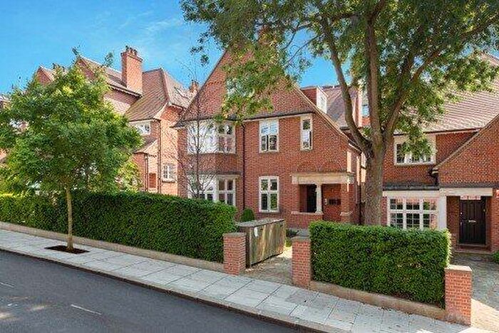 3 Bedroom Apartment To Rent In Kidderpore Avenue, Hampstead, London, NW3