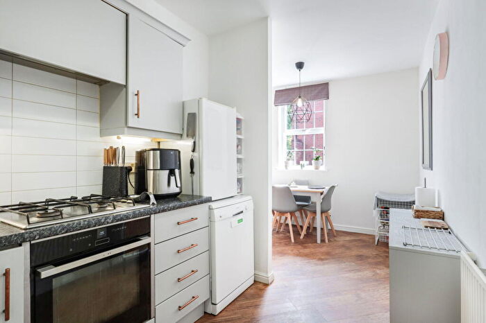 2 Bedroom Apartment For Sale In St. Peters Way, Stratford-upon-Avon, CV37