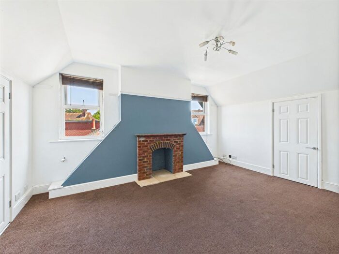 2 Bedroom Flat To Rent In North End Avenue, Portsmouth, PO2