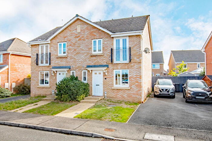 3 Bedroom Semi-Detached House For Sale In Blackbird Road, Corby, NN18
