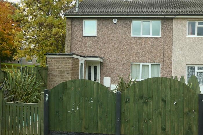 3 Bedroom Semi-Detached House To Rent In Broadgorse Close, Chesterfield, S40