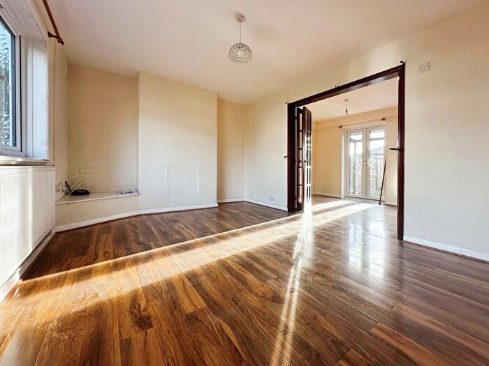 3 Bedroom Semi-detached House To Rent In Cedar Avenue, Yiewsley, West Drayton, UB7