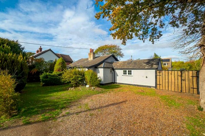 2 Bedroom Detached Bungalow For Sale In Black Mill Lane, Great Moulton, Norwich, NR15