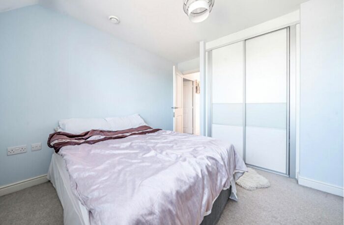 2 Bedroom Apartment To Rent In Flycatcher Keep, RG12