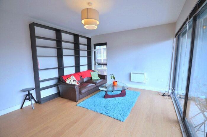 2 Bedroom Apartment To Rent In Canal Point, New Union Street, Manchester, M4