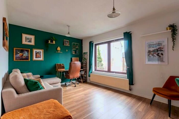 1 Bedroom Flat To Rent In Windmill Place, Edinburgh, EH8