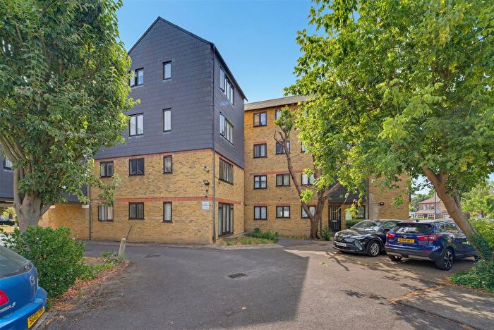 2 Bedroom Flat For Sale In Kipling Court, Hanwell, W7
