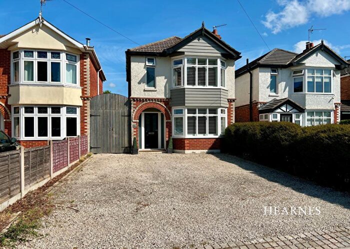 3 Bedroom Detached House For Sale In Leigh Road, Wimborne, BH21