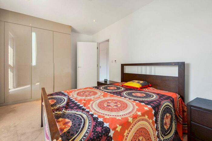 1 Bedroom Flat To Rent In Tyler Court, New Paragon Walk, London, Elephant And Castle, London, SE17