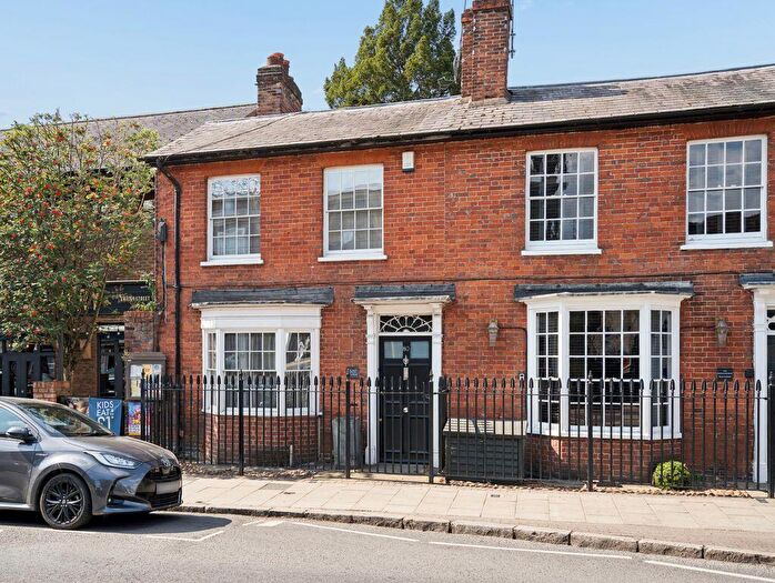 3 Bedroom Semi-Detached House For Sale In Marlow High St-Charming Cottage, SL7