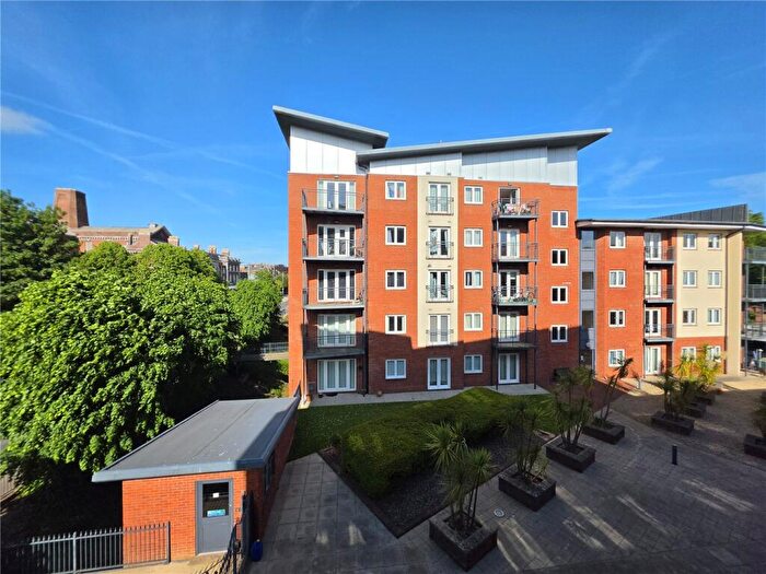 3 Bedroom Apartment To Rent In New North Road, Exeter, EX4