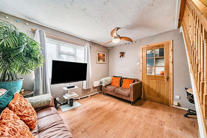 1 Bedroom End Terrace House For Sale In Rabournmead Drive, Northolt, UB5