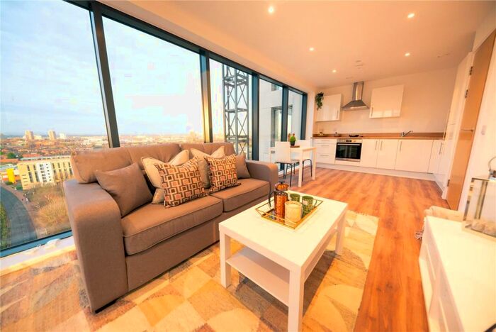 3 Bedroom Flat To Rent In Gateway, Trafford Road, Salford, M5