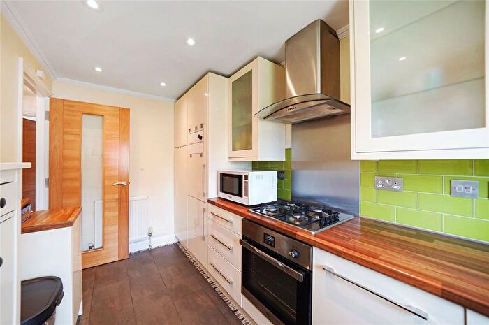 1 Bedroom Flat For Sale In Linden Walk, London, N19
