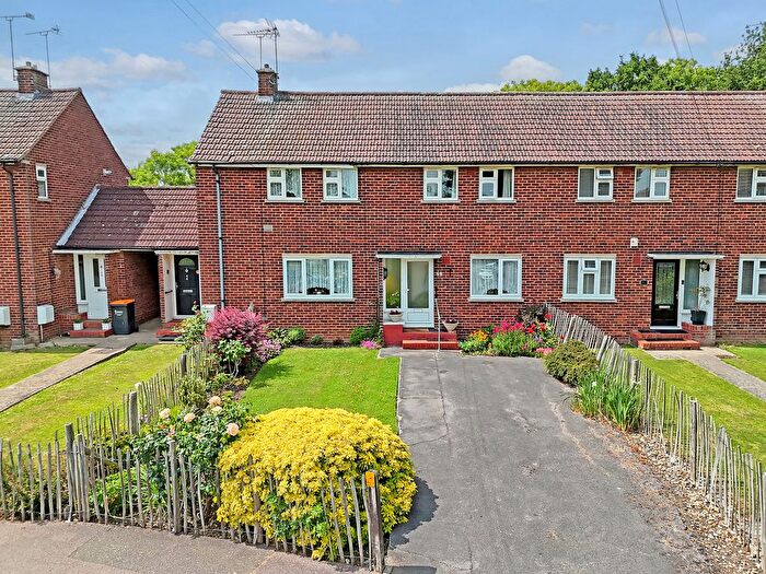 2 Bedroom Flat For Sale In Pemberton Avenue, Ingatestone, CM4