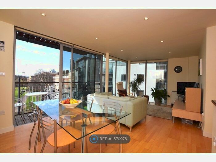 2 Bedroom Flat To Rent In Park West Apartments, London, SE1