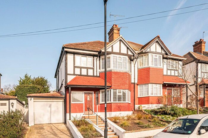 4 Bedroom Semi Detached House To Rent In Baldry Gardens, Streatham, London, SW16